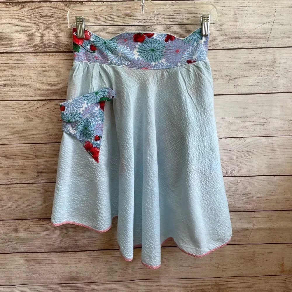 VINTAGE HANDMADE REVERSIBLE APRON IN BLUE‎